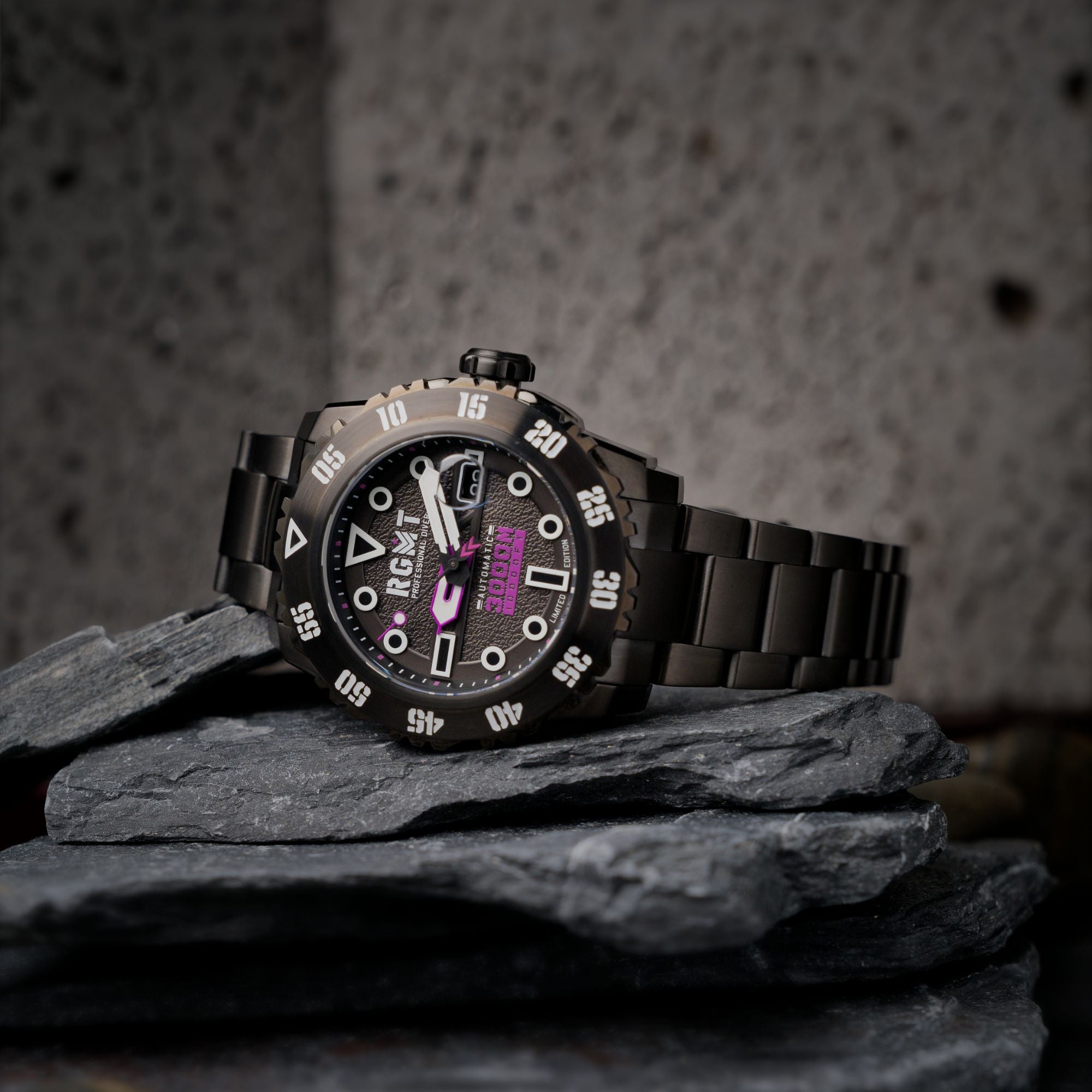 FUCHSIA BLACK